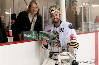 Cllr Lib Peck Presents Man of the Match Award to David Wride of Bracknell Hornets
