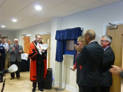 Councillor Lib Peck Unveils the Plaque
