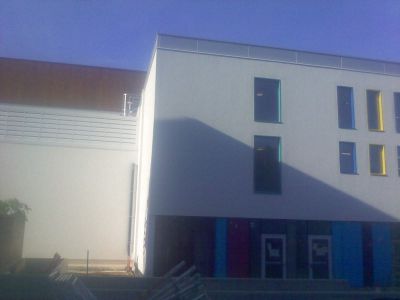 Front of Leisure Centre from High Road

